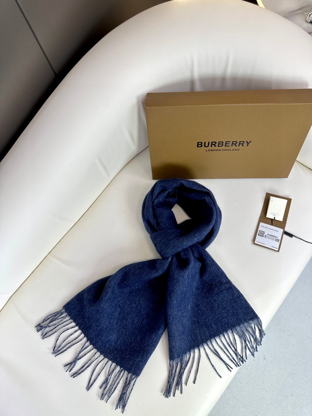 Burberry巴宝莉 2023巴黎时装展双面羊绒围巾