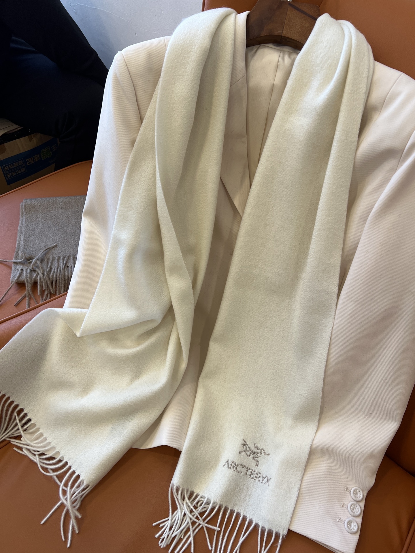 Luxury Scarf by ARCTERYX: $240 for Fine Wool Goatee Scarf, Original Design. - 图片 9