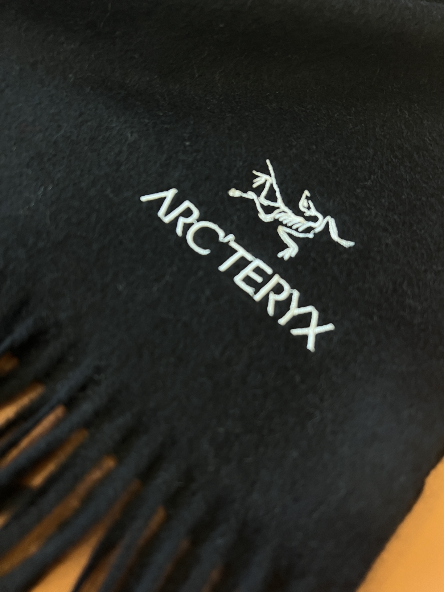 “Missing Power: ARCTERYX Scarf, 100% Wool, $240 – Season’s Biggest Money” - 图片 8