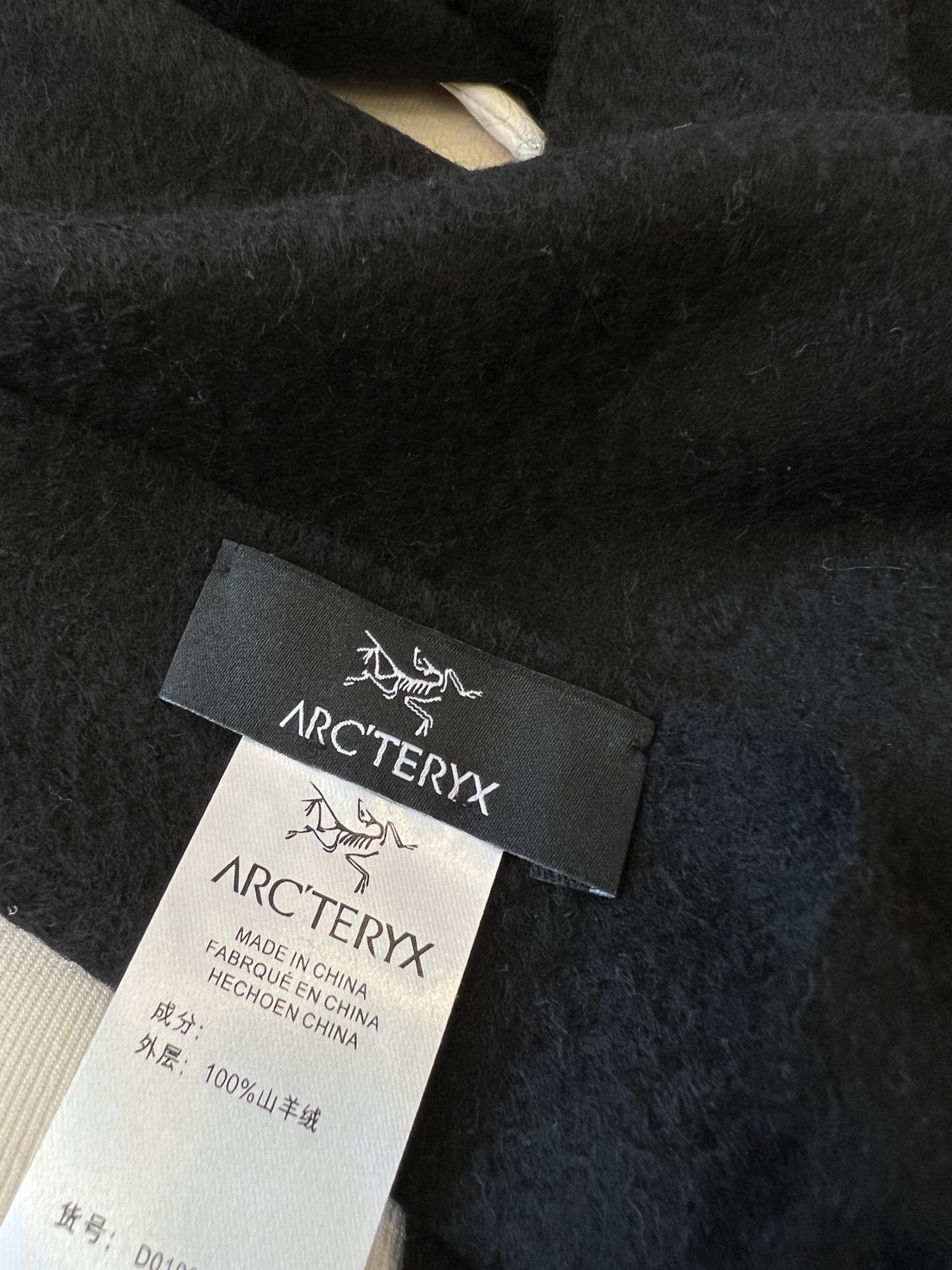 “Missing Power: ARCTERYX Scarf, 100% Wool, $240 – Season’s Biggest Money” - 图片 9