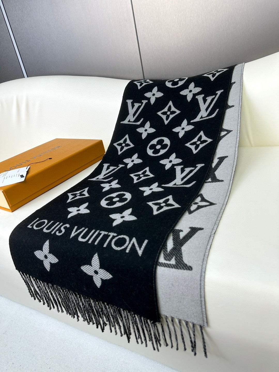 LV Monogram 图案 羊毛长巾