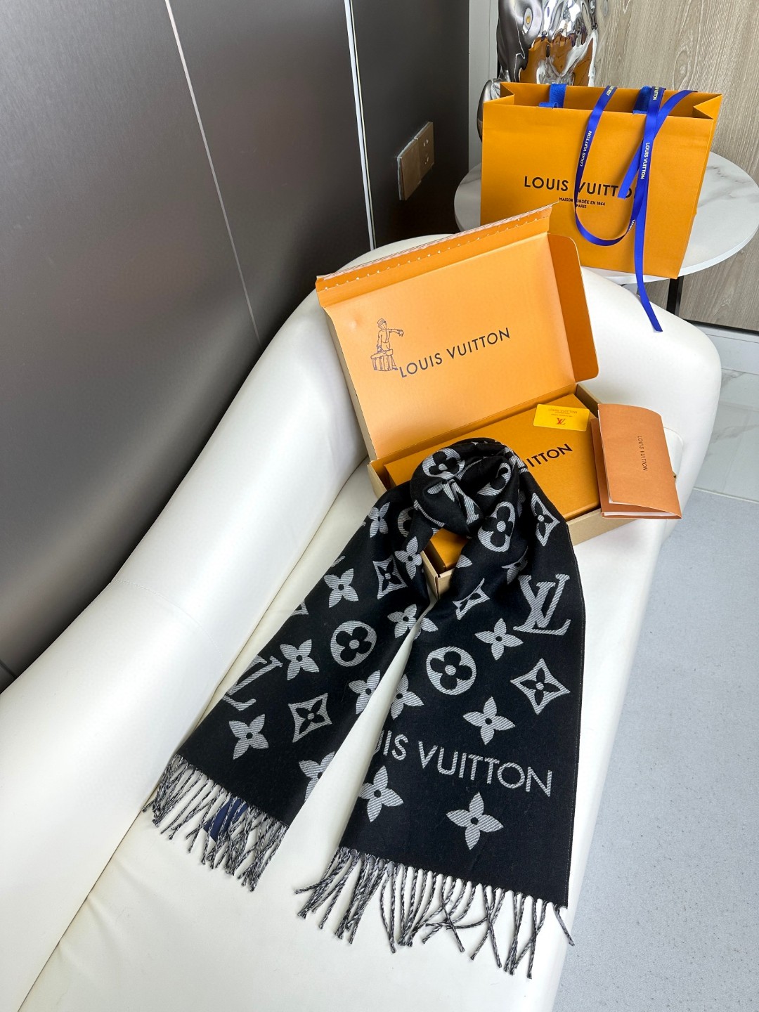 LV Monogram 图案 羊毛长巾