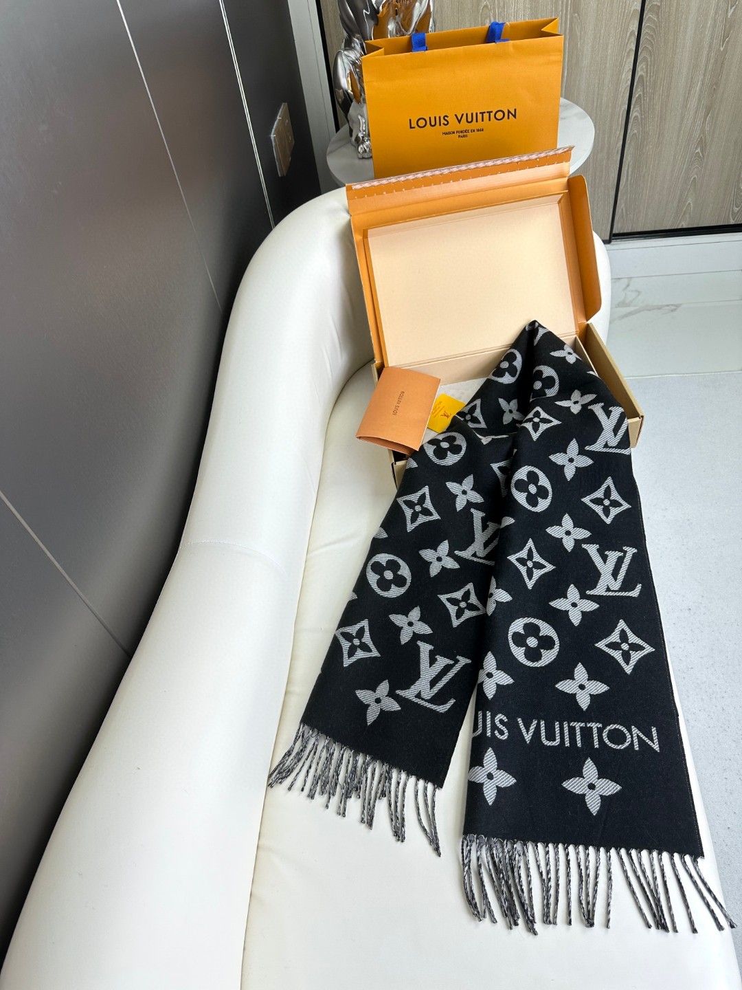 LV Monogram 图案 羊毛长巾