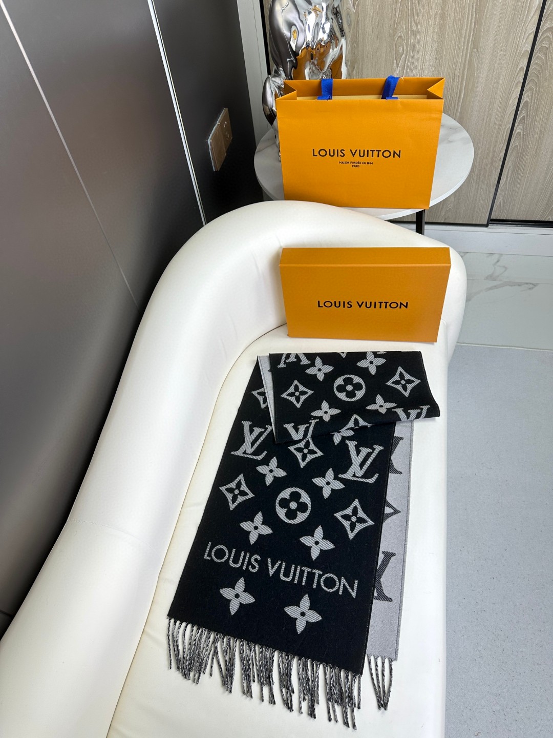 LV Monogram 图案 羊毛长巾