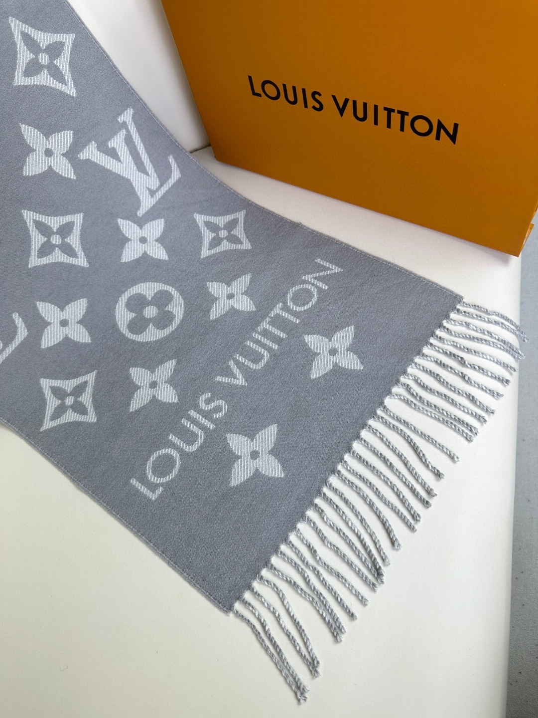 LV Monogram 图案 羊毛长巾