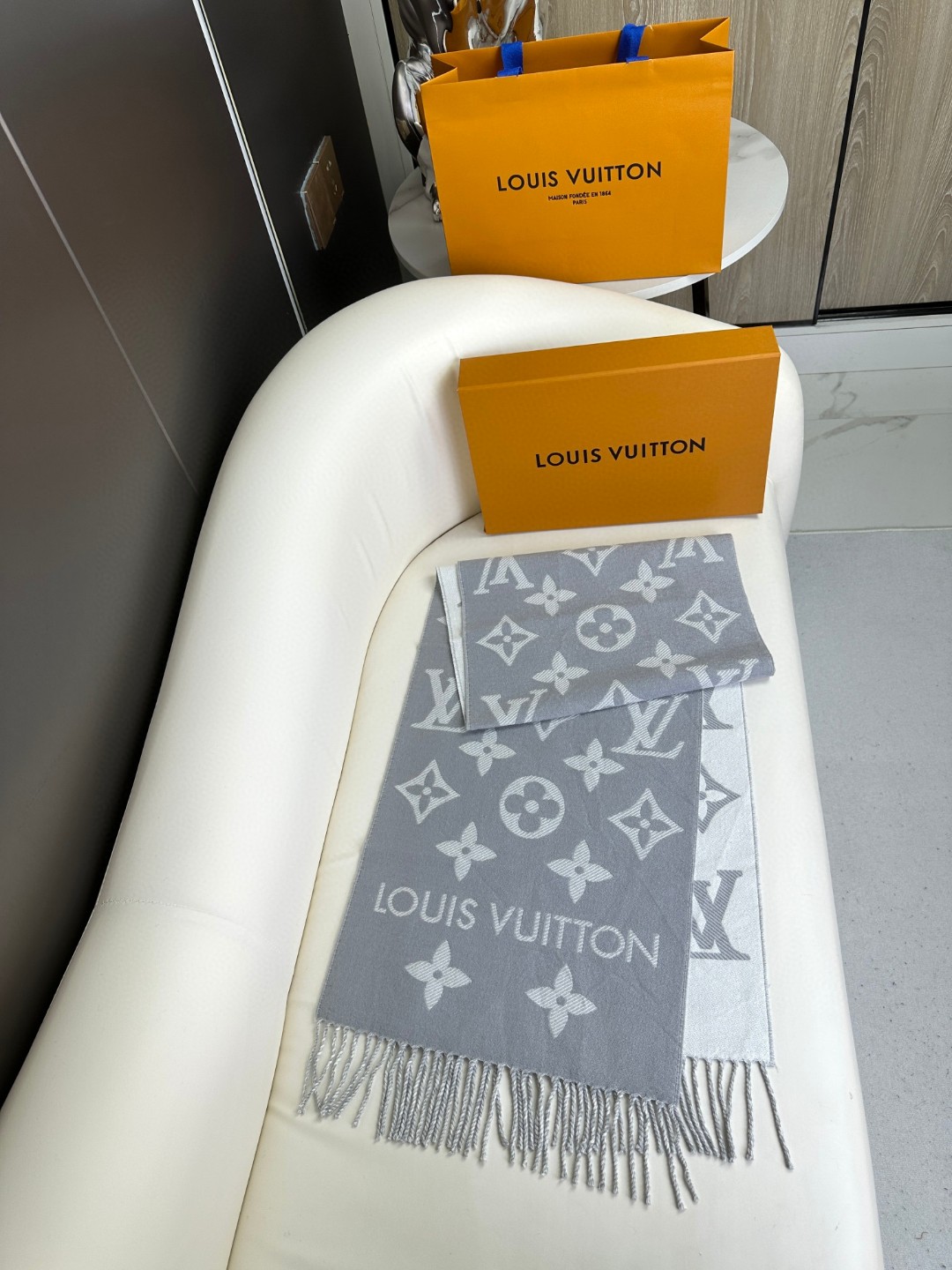 LV Monogram 图案 羊毛长巾