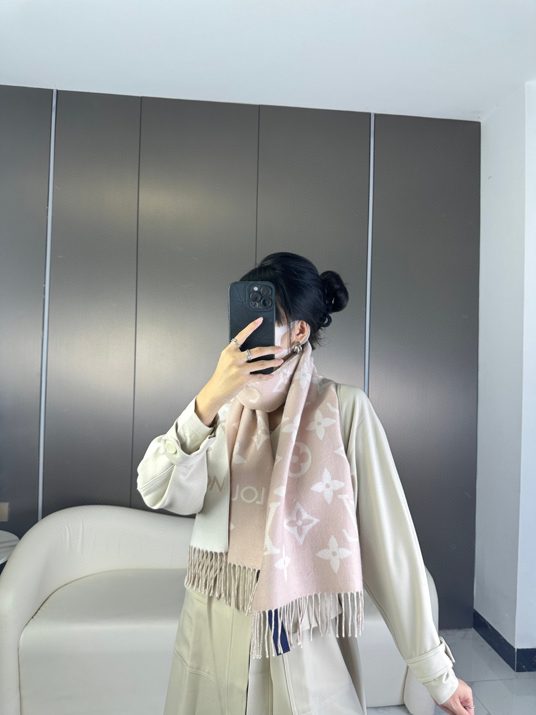 LV Monogram 图案 羊毛长巾