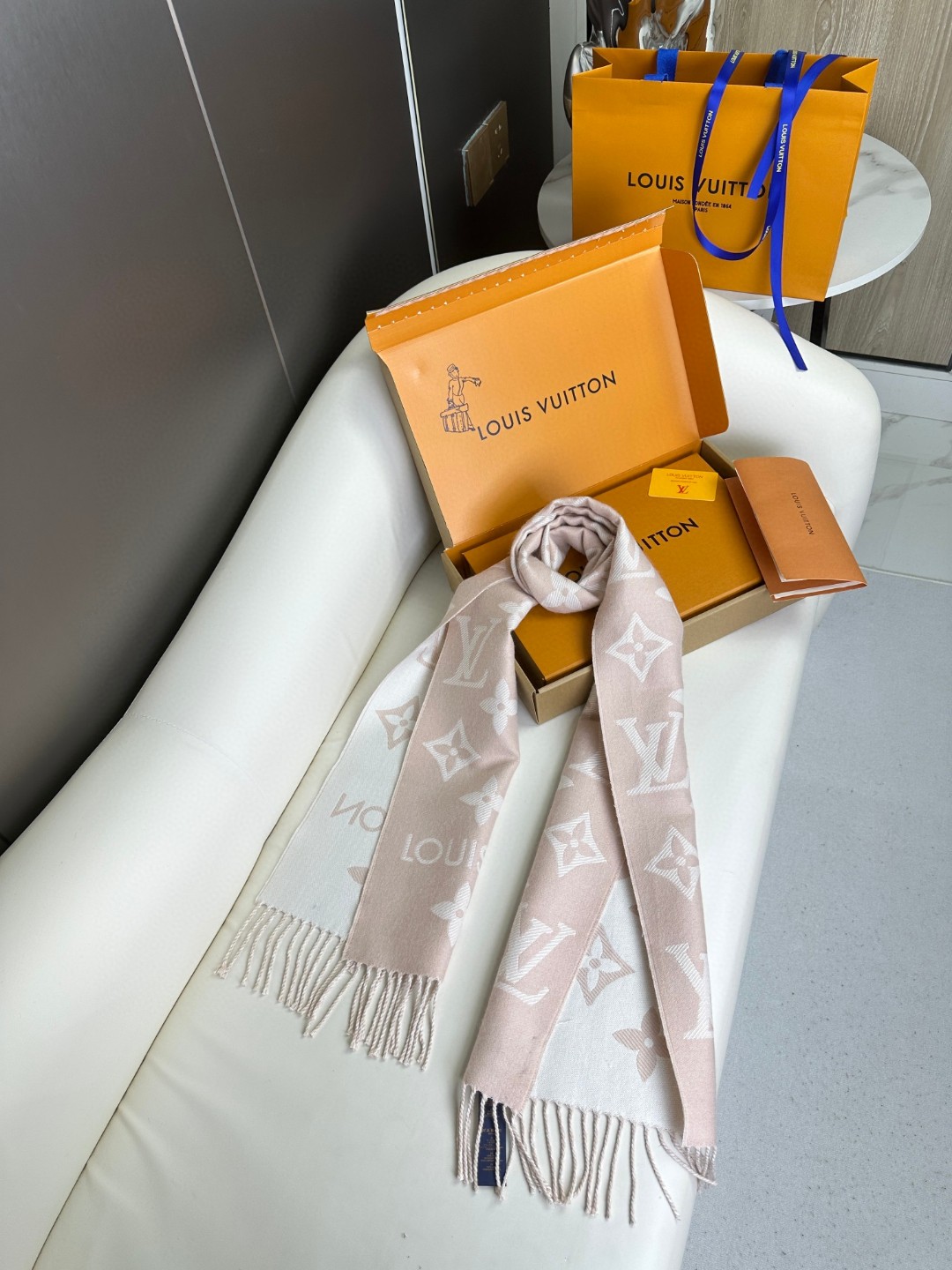 LV Monogram 图案 羊毛长巾