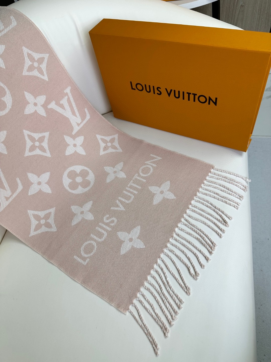 LV Monogram 图案 羊毛长巾