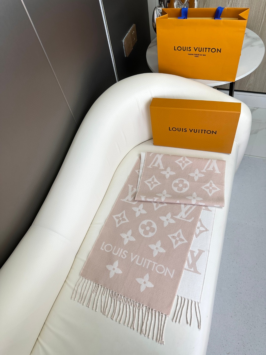 LV Monogram 图案 羊毛长巾