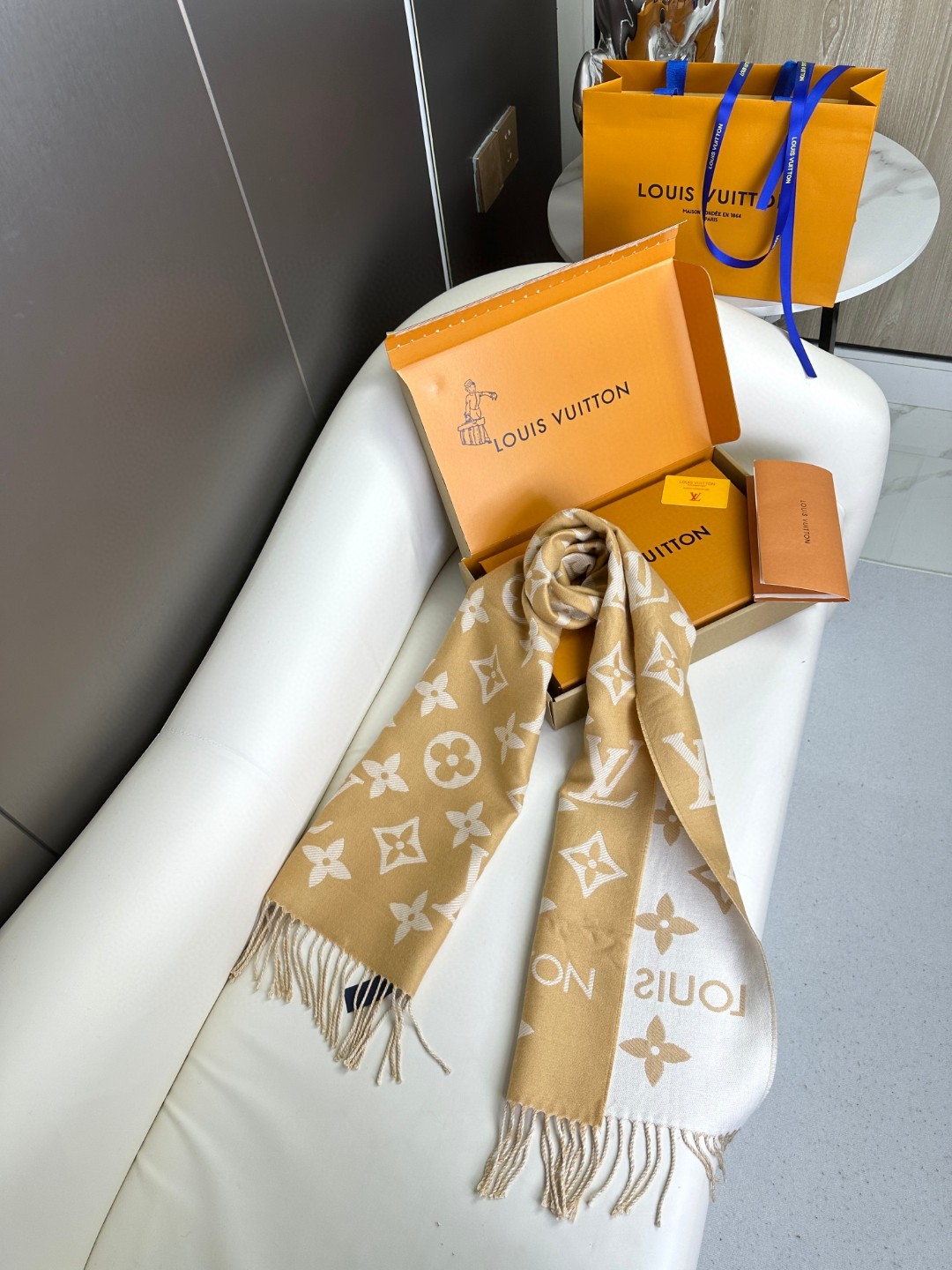 LV Monogram 图案 羊毛长巾