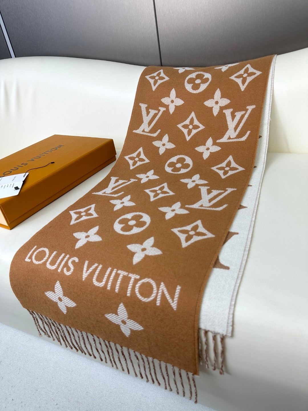 LV Monogram 图案 羊毛长巾