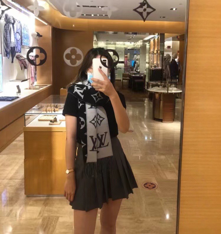 LV Monogram 图案 羊毛长巾