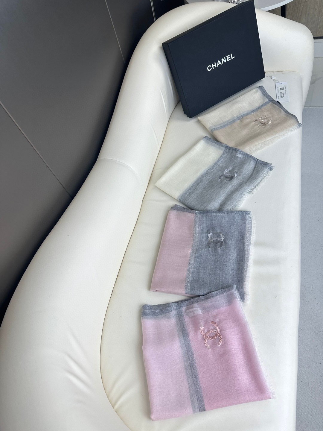 CHANEL 2023年最新色系羊绒长巾
