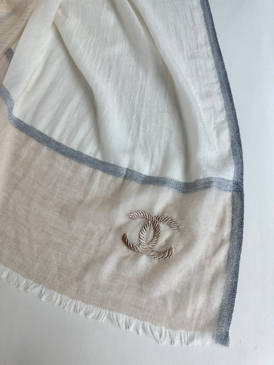 CHANEL 2023年最新色系羊绒长巾