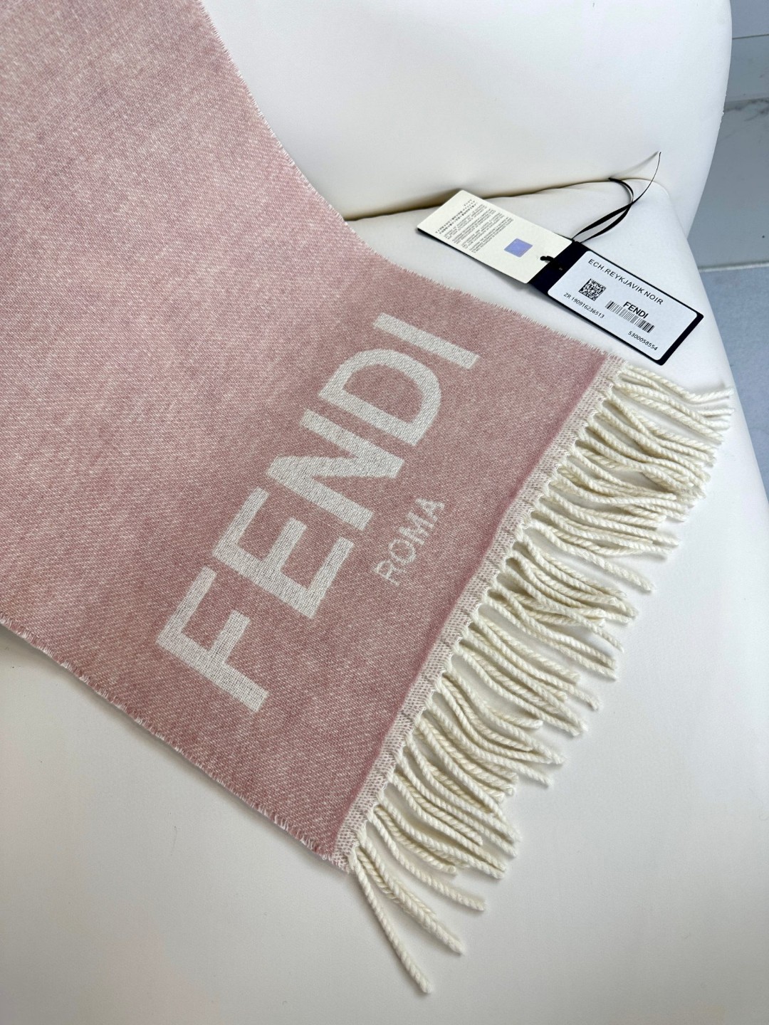 FENDI 最新【Roma】系列 羊绒围巾