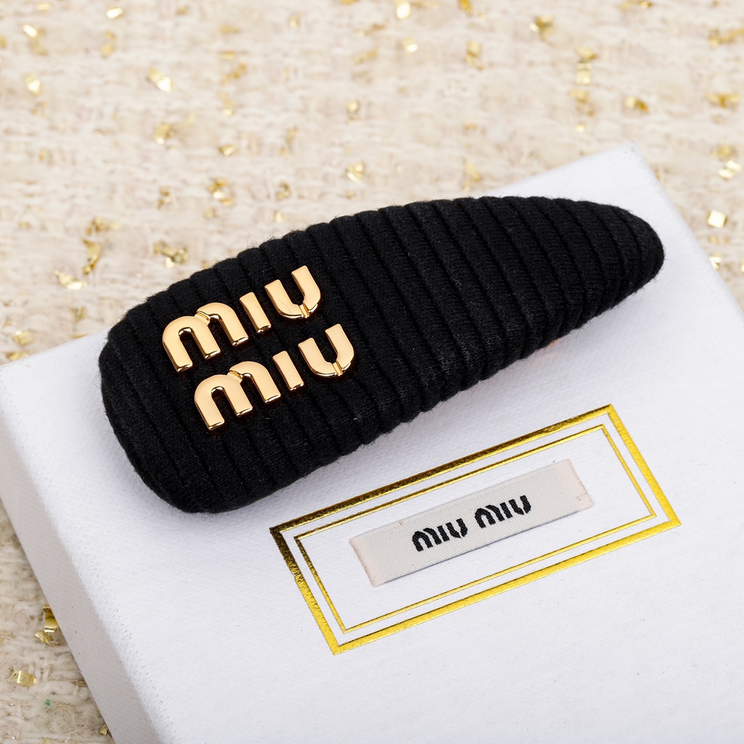  高品质 细节如图 单个价格【miu@miu糖果色发夹】绝对会成为经典款的发夹一定要入的一款发夹，巨巨巨