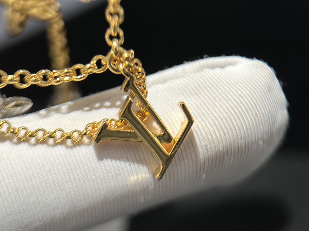 Louis Vuitton Haute Joaillerie Fine Jewelry Earrings Necklace Ring 5
