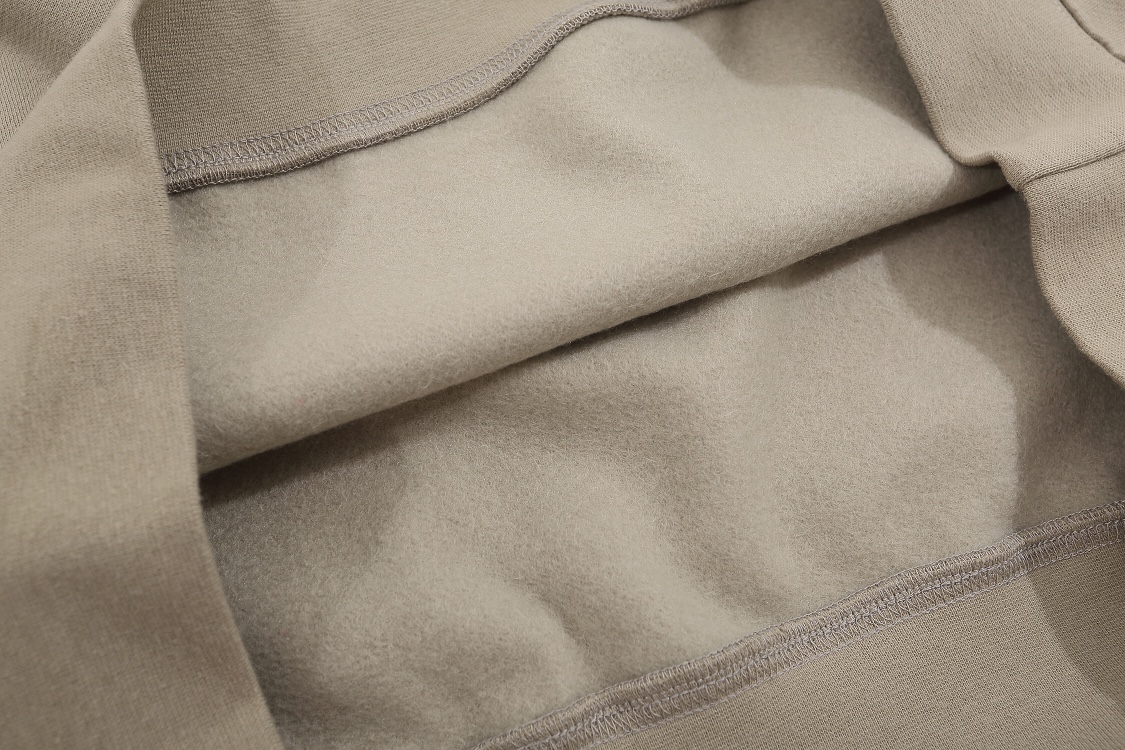 “Fear of God Round-Coloured Coats: New ESSENTIALS Collection Details” - 图片 7