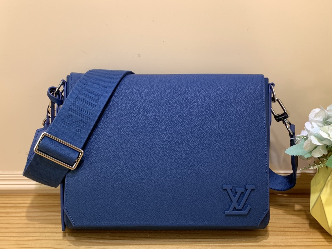 Replica 1:1 High Quality
 Louis Vuitton Best
 Messenger Bags Blue Cowhide M57080