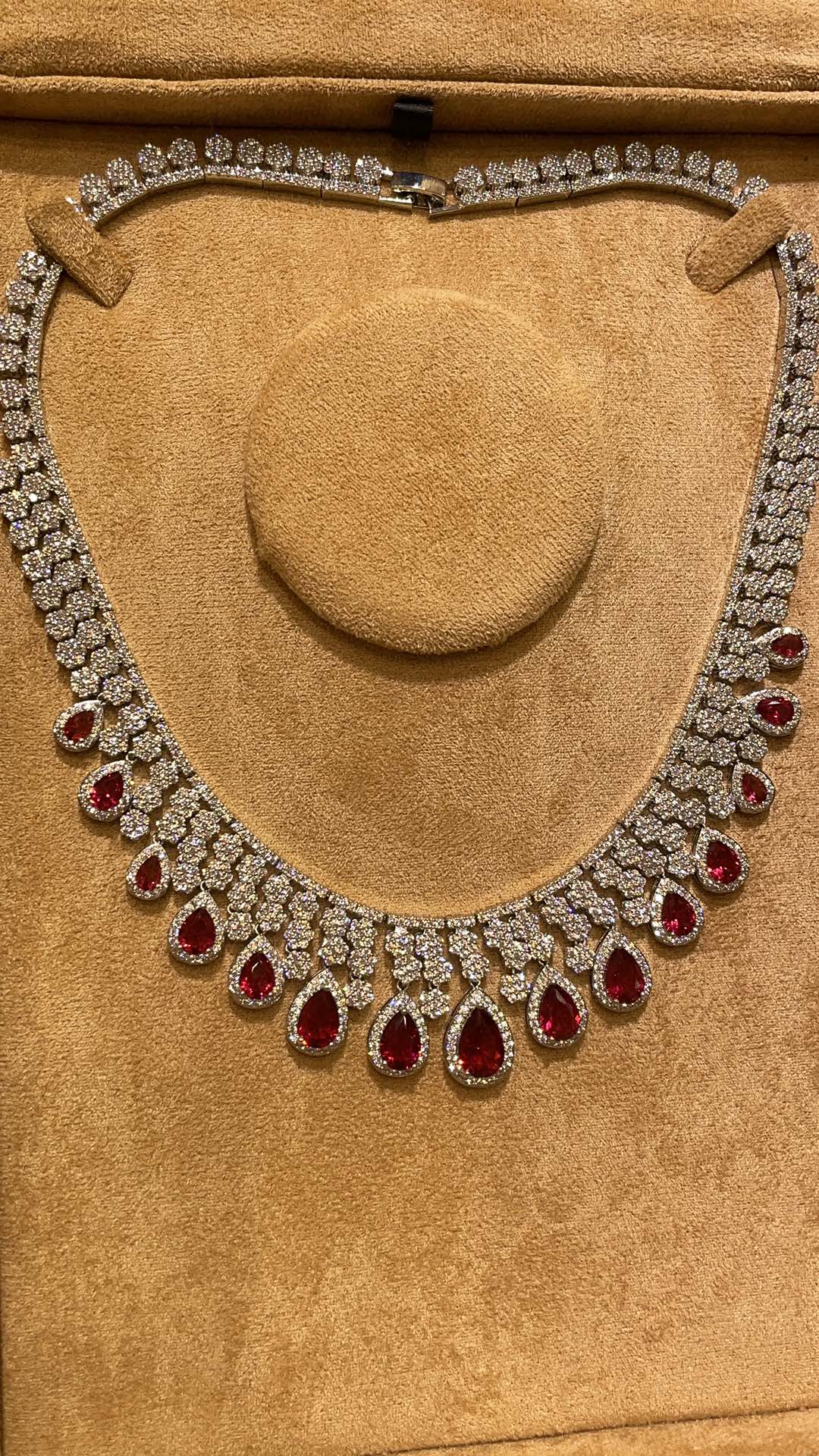 NO:635798,High-end jewelry customization for the dinner and wedding season. A collection of luxurious, beautiful and high-end zircon necklaces. Real gold and real diamonds are within the budget. Customization is perfect ~ Don’t waste money. Easily experience jewelry, necklace, and Cartier high-end jewelry at a low price.19860909晚宴婚礼季高级珠宝定制平替 奢华唯美高级感锆石项链合集 真金真钻预算限 定制再合适不过了～ 不花冤枉钱 小价位轻松体验珠宝,,necklace,卡迪亚高端饰品,Jewelry