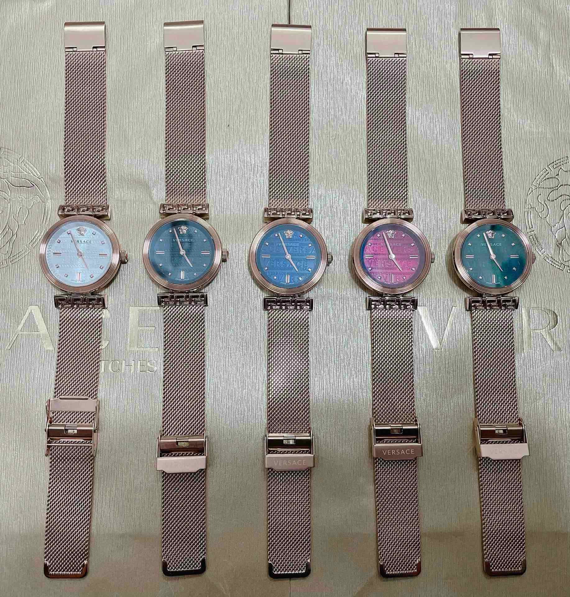 Versace Meander Series Watch: 34mm Emptiness Graph Design for Good Wishes. - 图片 3