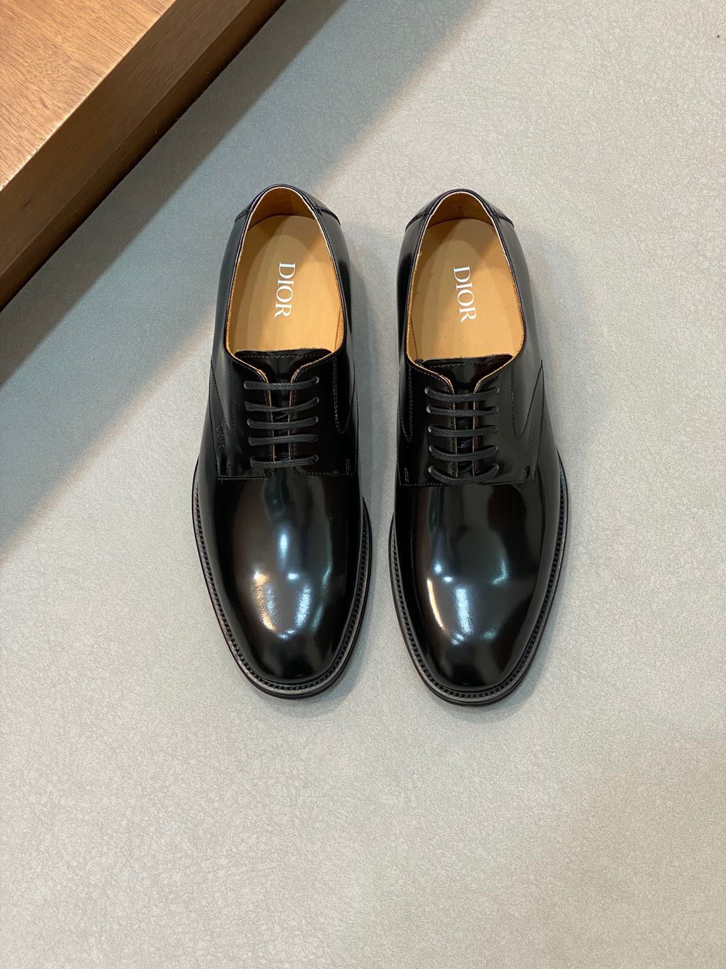 NO:216391,Brand Dior color original color matching number 39-44 customized 38.45. Price Material Dior business leather shoes The same style of the counter is preferred cowhide head layer cowhide inner cowhide foot pad style atmospheric footwear, perfect flow line, high quality workmanship 1:1 accurate reproduction purely handmade to create a comfortable wearing experience original (real leather sole), Dior leather shoes, dior, dior, cowhide, Leather soles19860909品牌Dior 颜色原版配色 码数39-44定做38.45. 价格 材质迪奥商务皮鞋 专柜同款优选牛皮头层牛皮内里牛皮垫脚版型大气上脚超有气质完美的流线高品质做工1:1精准复刻 纯手工打造舒适的穿着体验原版（真皮大底）,Dior皮鞋,dior,dior,cowhide,Leather soles,Men's shoes