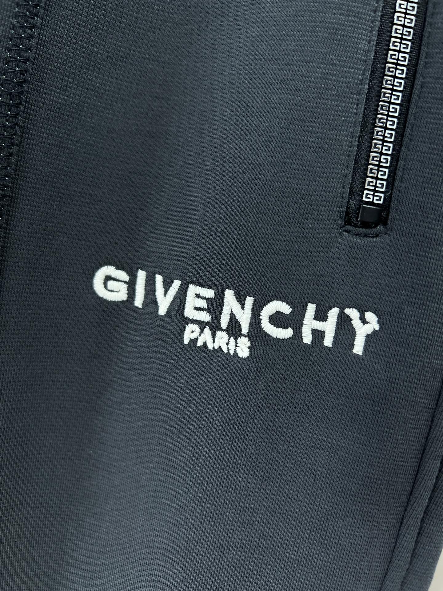 Givenchy纪梵希新款秋冬休闲裤原单狠货采用原版面料简约舒适独特设计缔造简约线条感版型不挑人定制原版