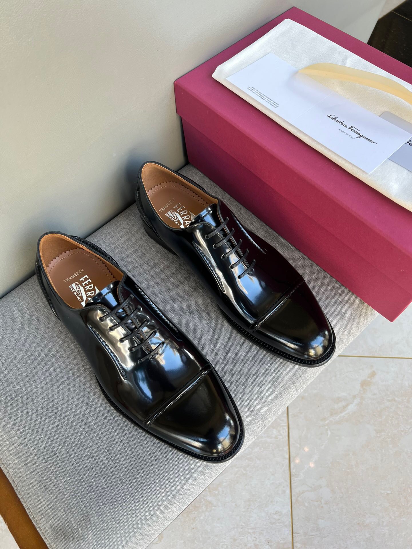 NO:216717,Brand Ferragamo Color original color matching Number 39-44 Standard size Price Material Ferragamo New style Men's Business leather shoes are sold perfectly handmade Original quality Exquisite workmanship rigorous upper is imported waxed and polished cowhide cowhide cowhide inner Original (real leather sole) upper high-end and atmospheric, Ferragamo Leather shoes, ferragamo, ferragamo, cowhide, Leather soles19860909品牌Ferragamo 颜色原版配色 码数39-44标准码 价格 材质菲拉格慕新款 男士 商务皮鞋发售完美的手工制作 原单品质 做工精致严谨鞋面采用进口打蜡擦色牛皮工艺牛皮内里 原版（真皮大底）上脚 高端大气,菲拉格慕 皮鞋,ferragamo,ferragamo,cowhide,Leather soles,Men's shoes