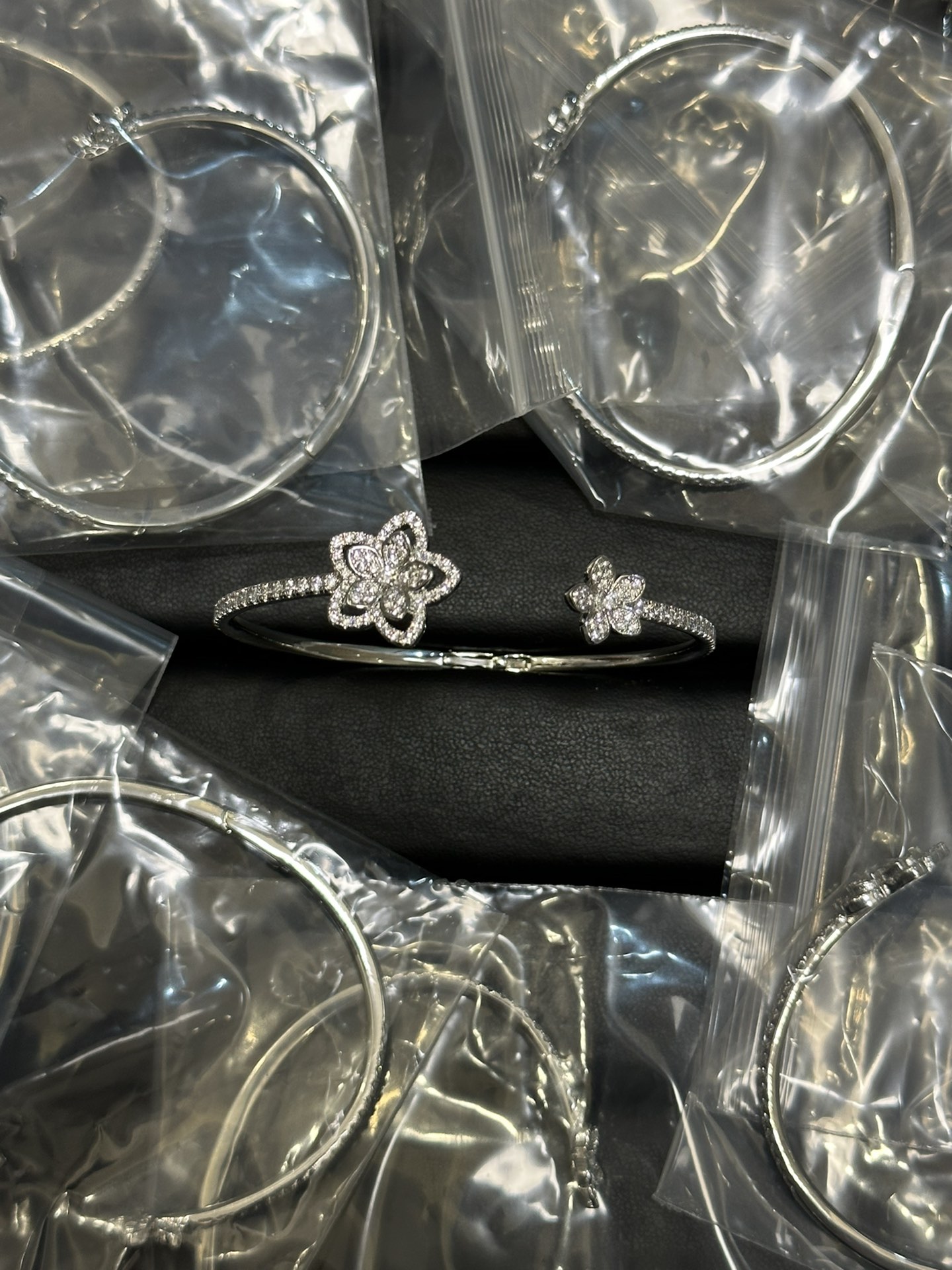 NO:101651,Graf Flowers Open Bracelet, Graf, bracelet19860909格拉芙繁花花朵开口手镯,格拉芙,bracelet,Jewelry