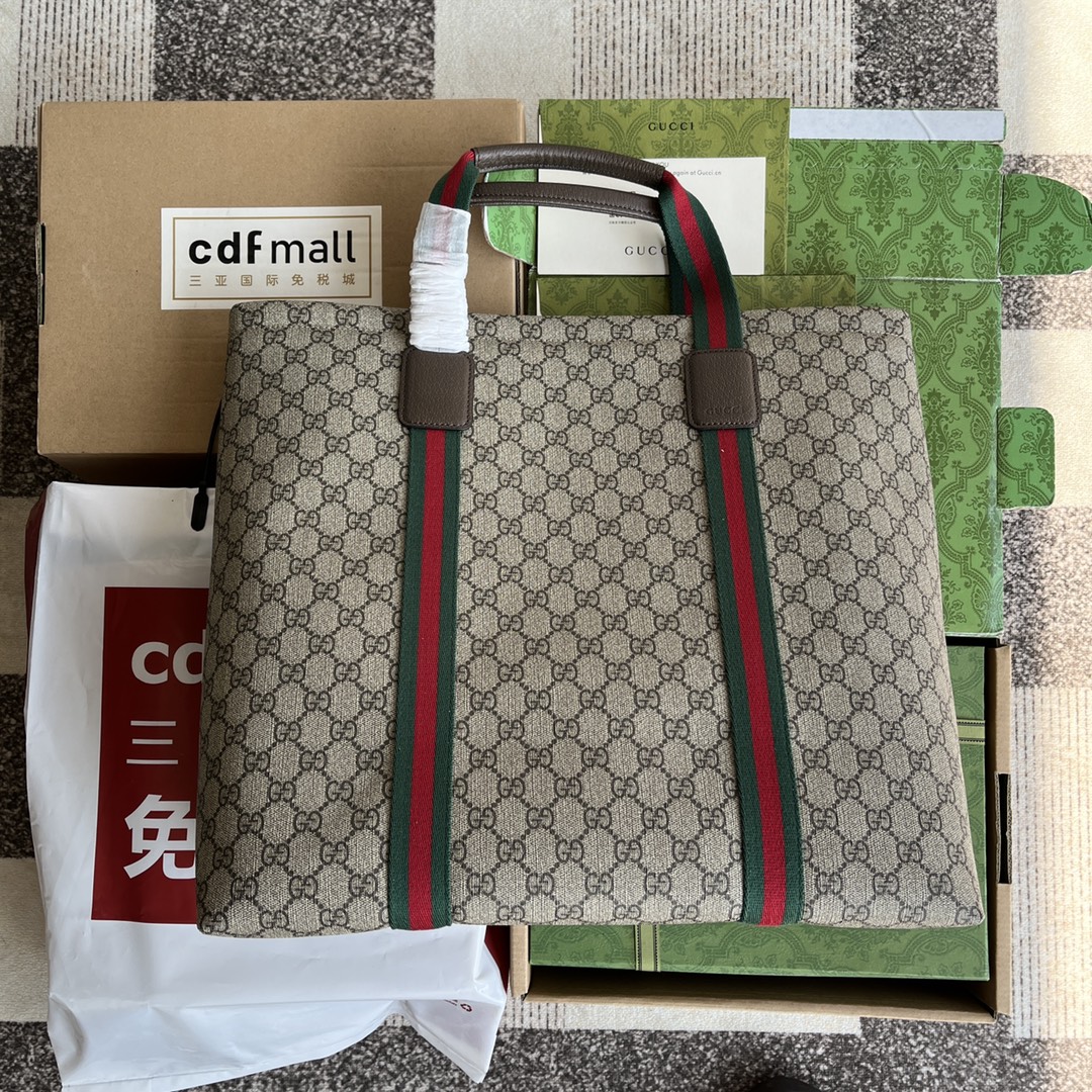 Gucci [With full set of original green gift bag] GG crystal canvas medium tote bag. GG Crystal Canvas is a glamorous interpretation of men's acce