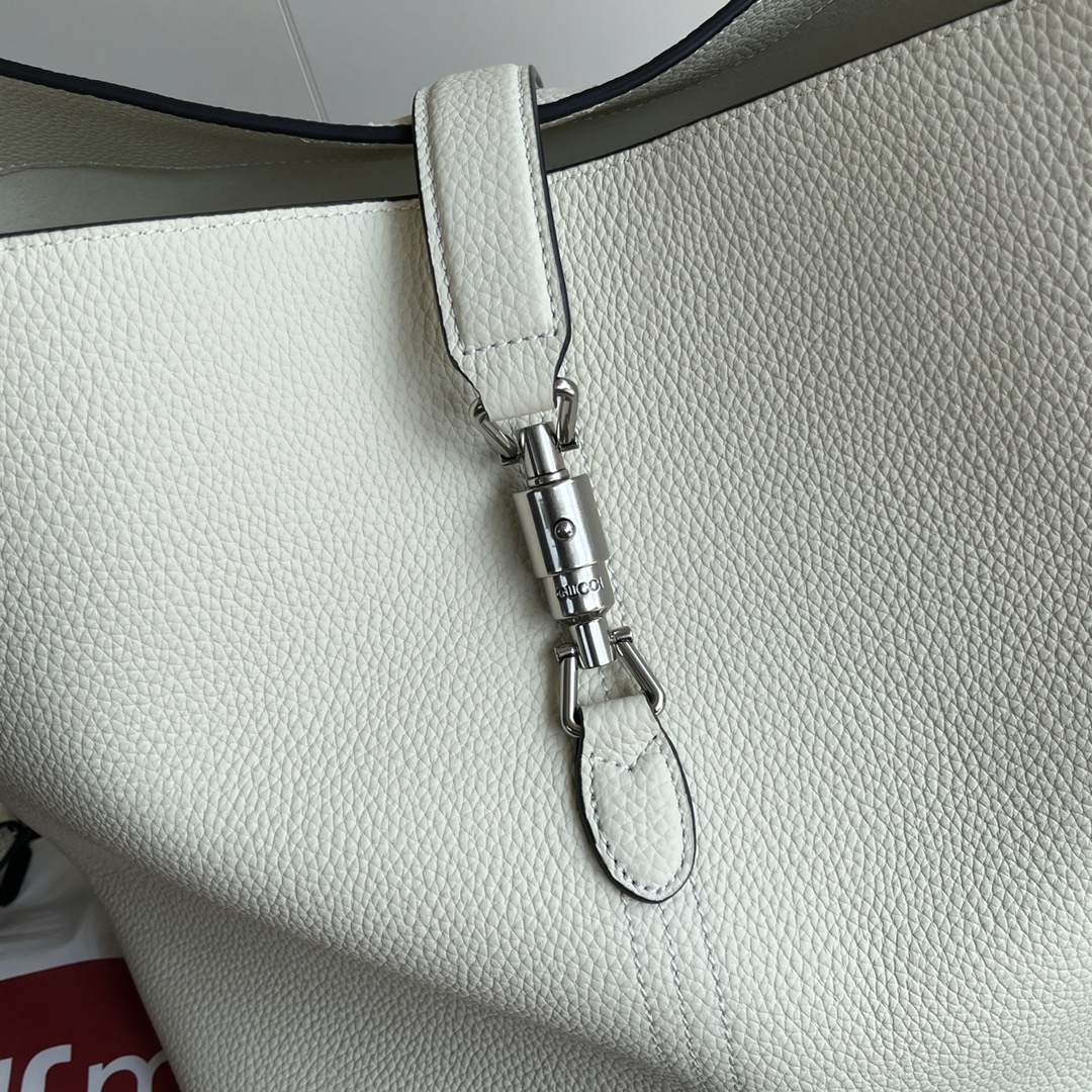 Gucci original calfskinJackie 1961 series adheres to the brand's timeless design aesthetics, adding a new piece to the men's series with a soft s