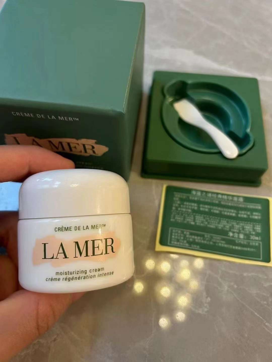 通/150💰
细节全对版，味道对香，明通市场认可版本✔️海蓝之谜神奇面霜明通版30ml！