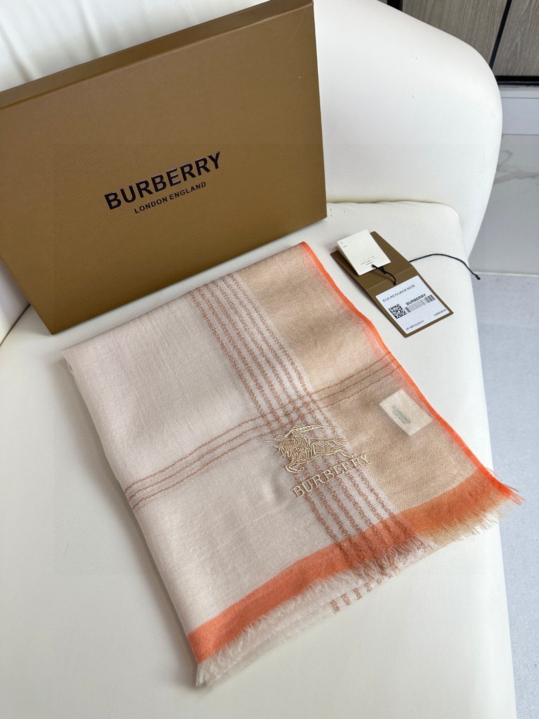 Burberry巴宝莉 格纹羊绒围巾