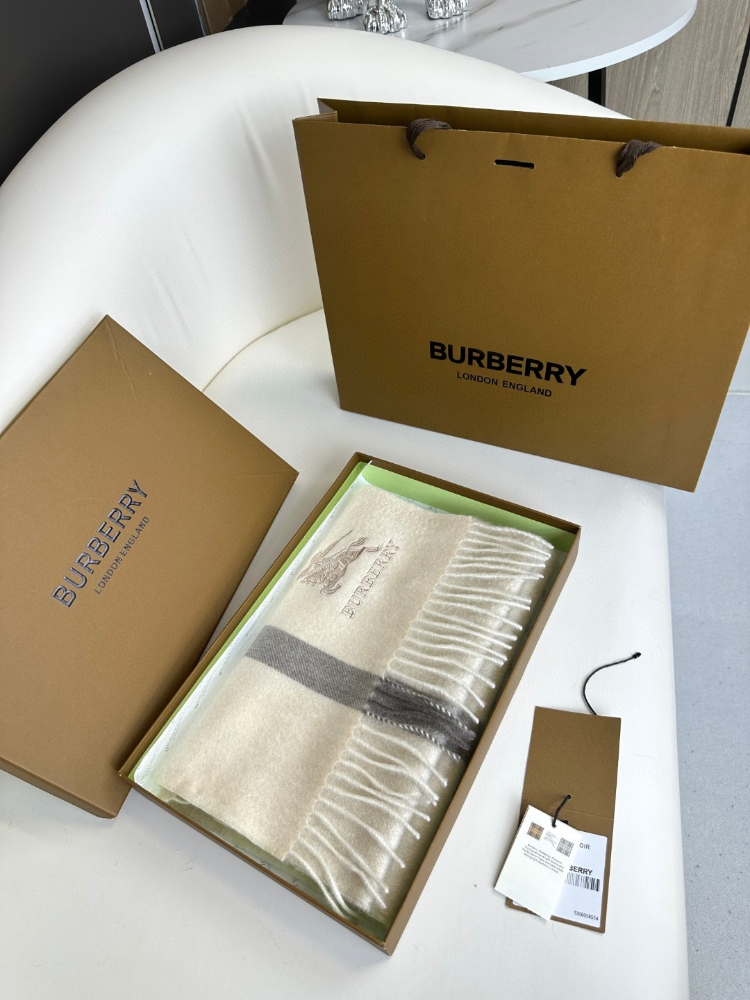 Burberry巴宝莉 经典战马Logo 山羊绒围巾