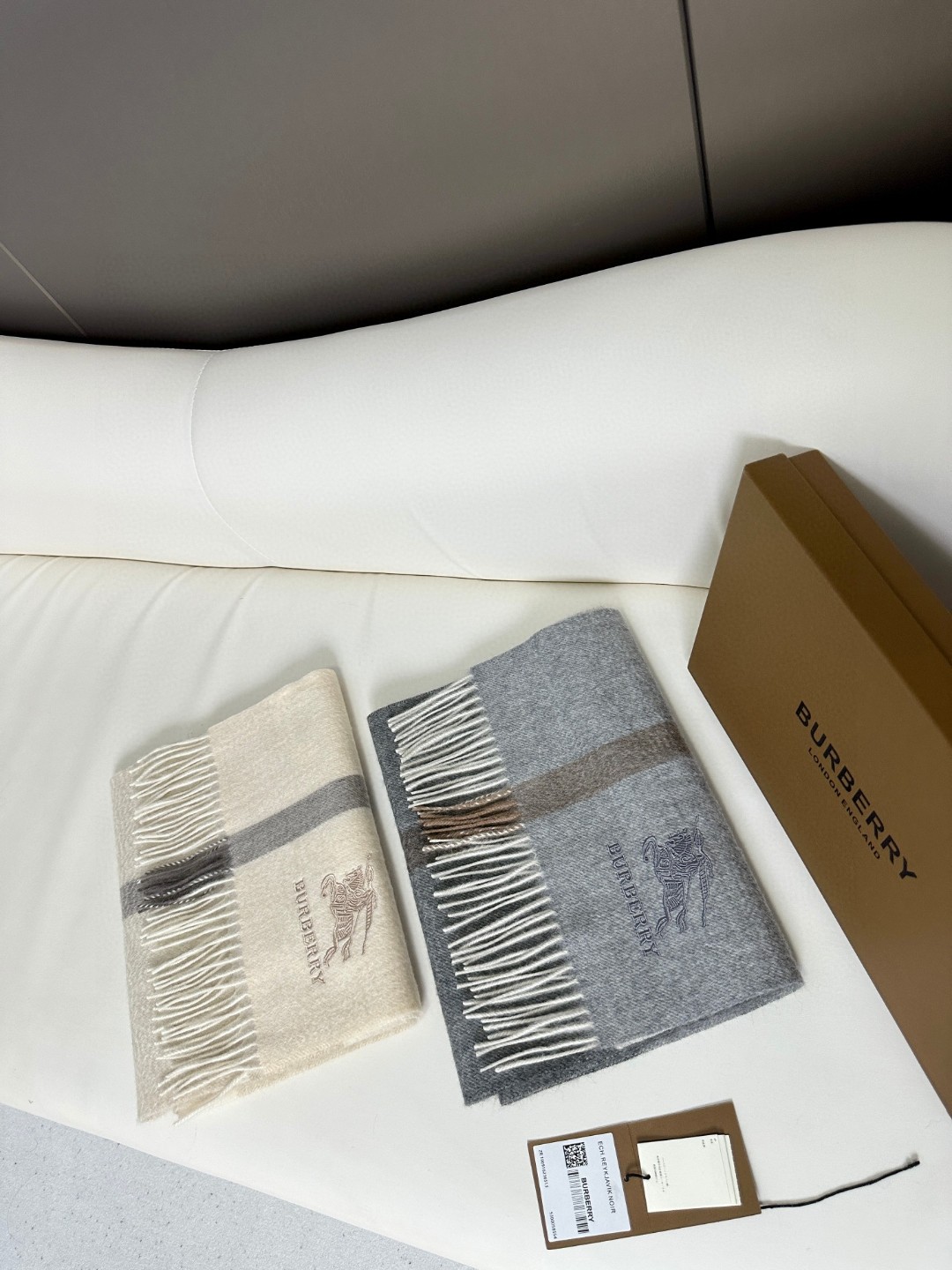Burberry巴宝莉 经典战马Logo 山羊绒围巾