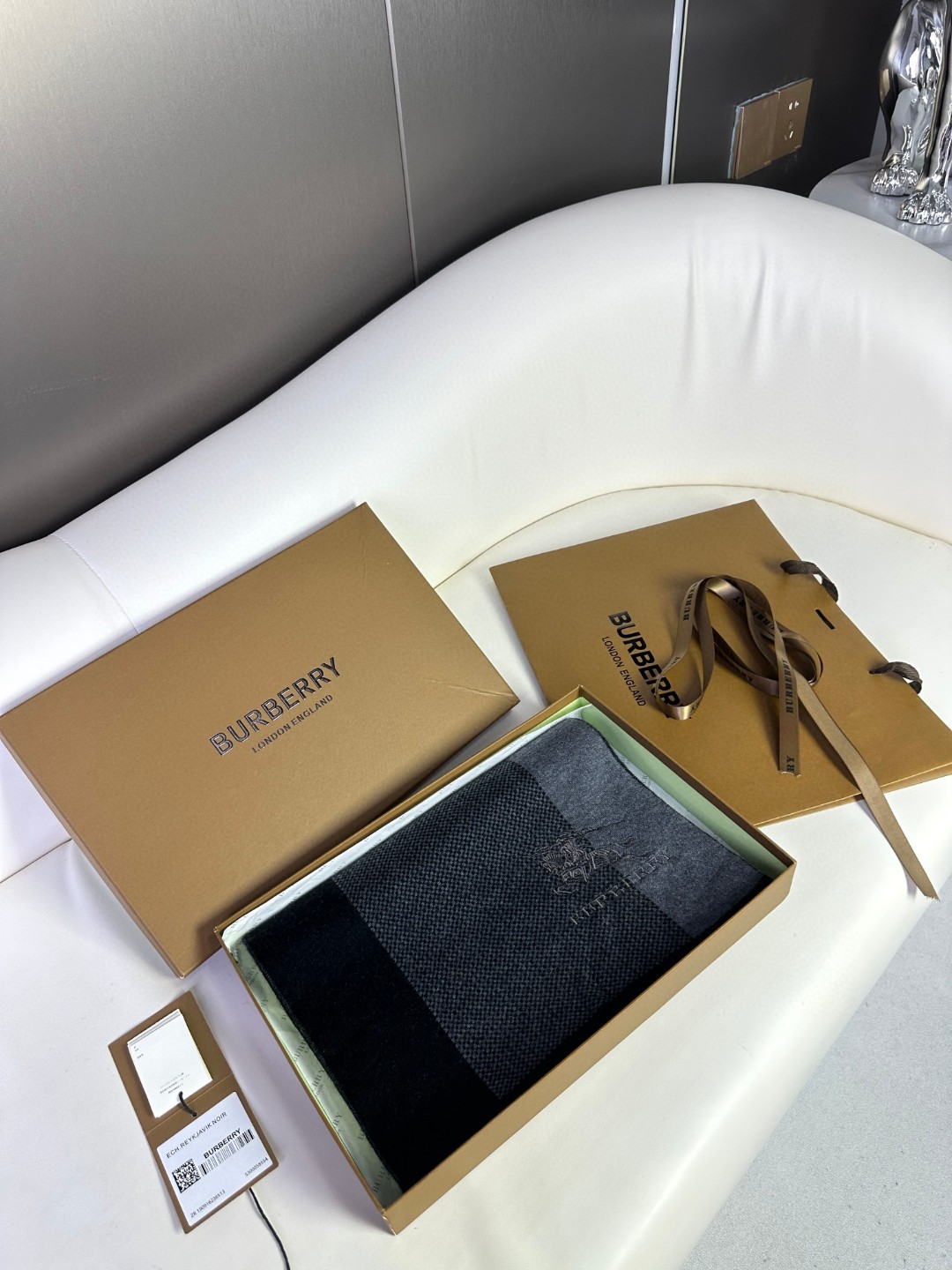 Burberry巴宝莉 经典战马格纹 高端男士围巾