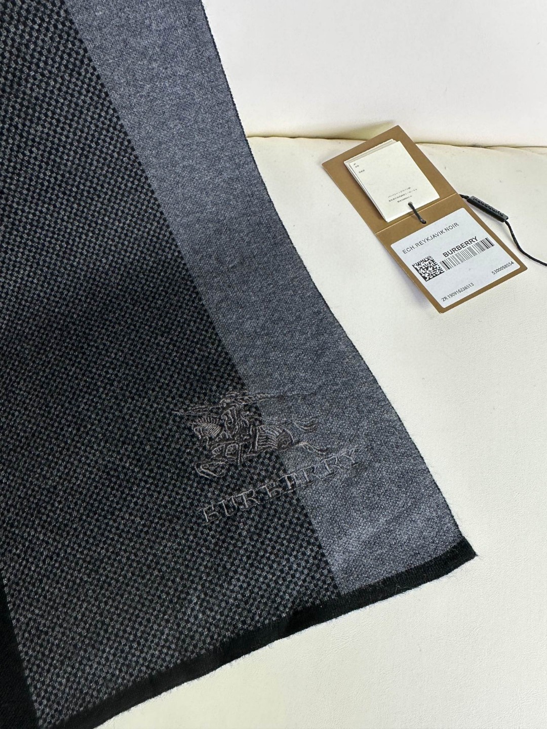 Burberry巴宝莉 经典战马格纹 高端男士围巾