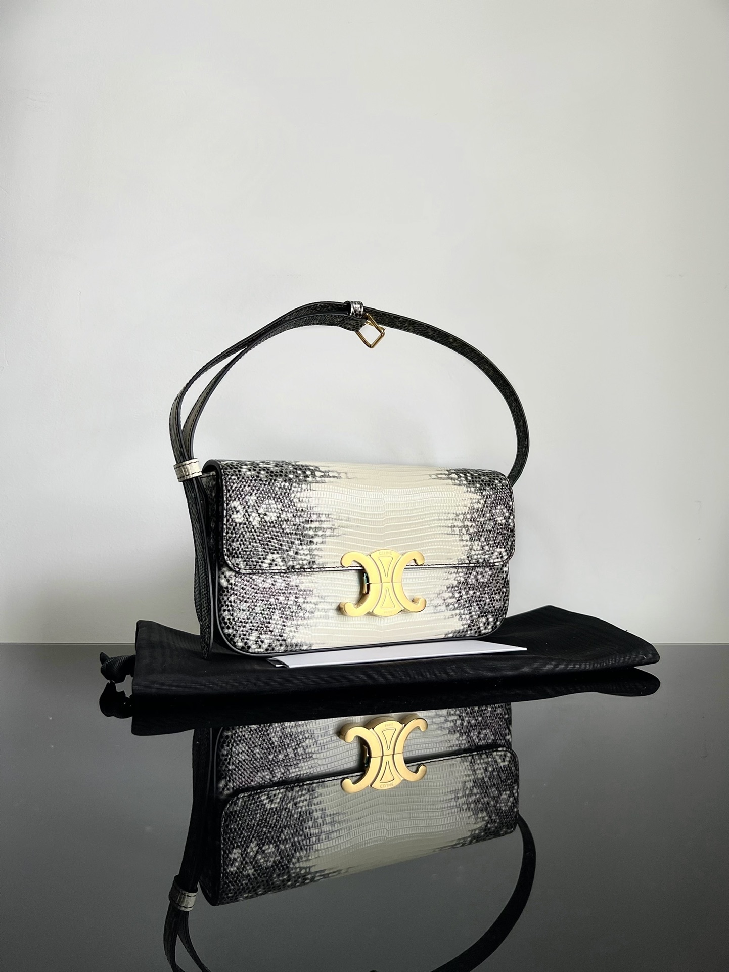 Detail control; high-end rare goods Celine Arc de Triomphe box armpit lizard pattern (imported cowhide pressed lizard pattern) with special grade