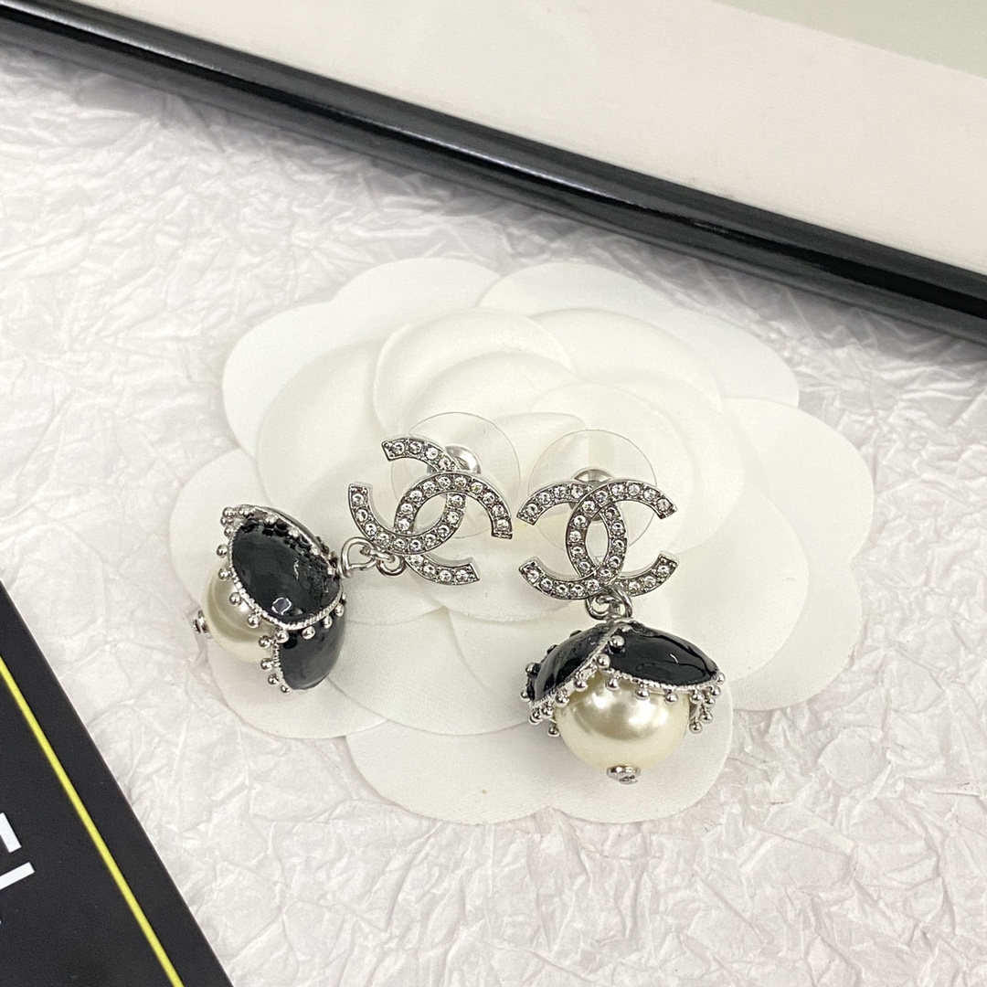 Chanel Jewelry Earring Brand Designer Replica
 Black White Fashion
