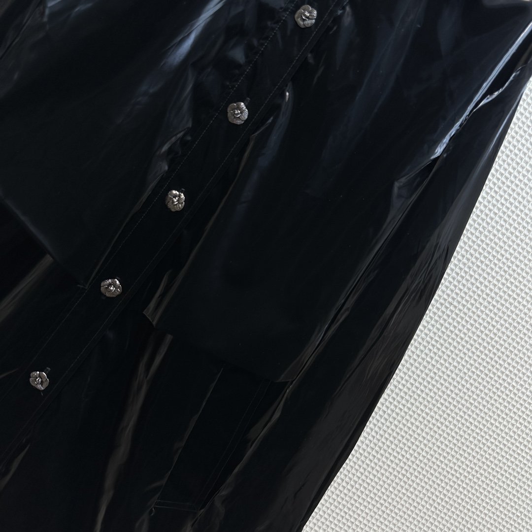 独一份的摩登感小香23新款Jennie同款双层领设计黑色衬衫式风衣外套开模立体山茶花扣子订制特殊黑色光泽