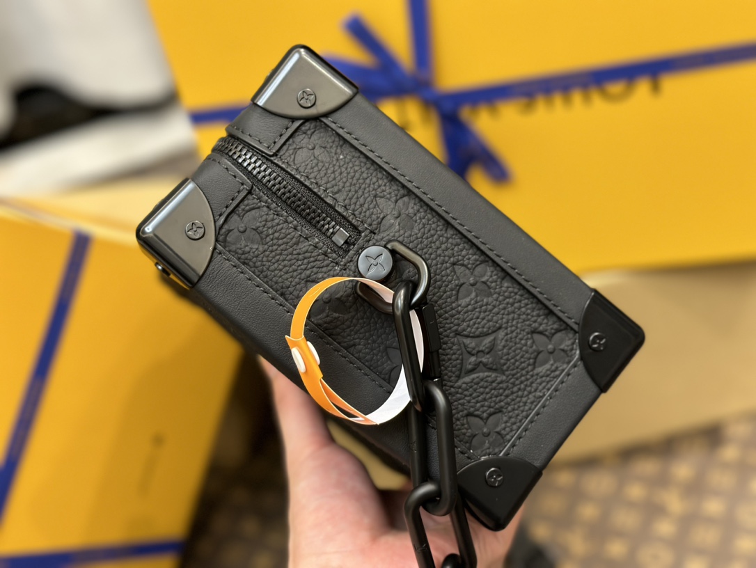 Louis Vuitton Haute Couture Classic Luxury Handbag Shoulder Crossbody 4