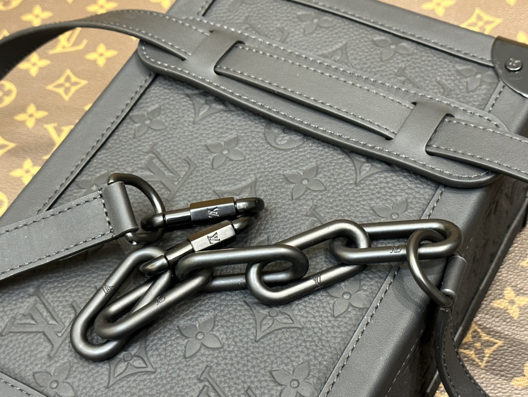 Louis Vuitton Haute Couture Classic Luxury Handbag Shoulder Crossbody 7