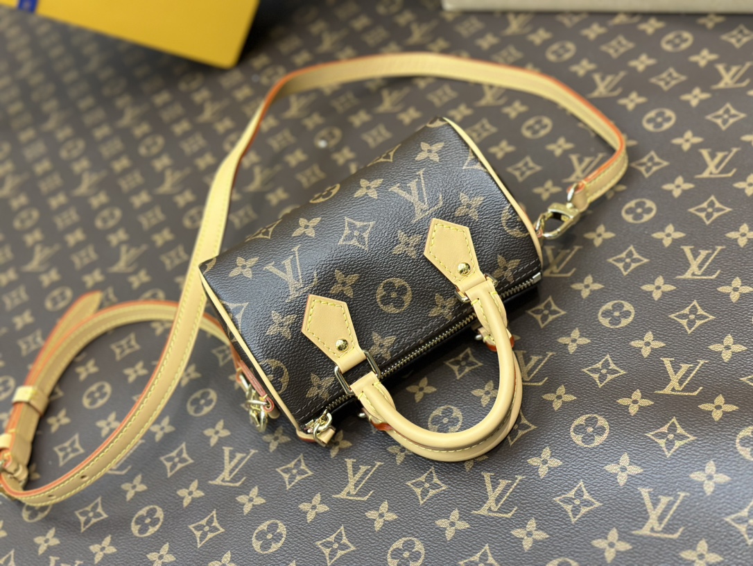 Valextra Classic Luxury Handbag Shoulder Crossbody Bag Ref 3