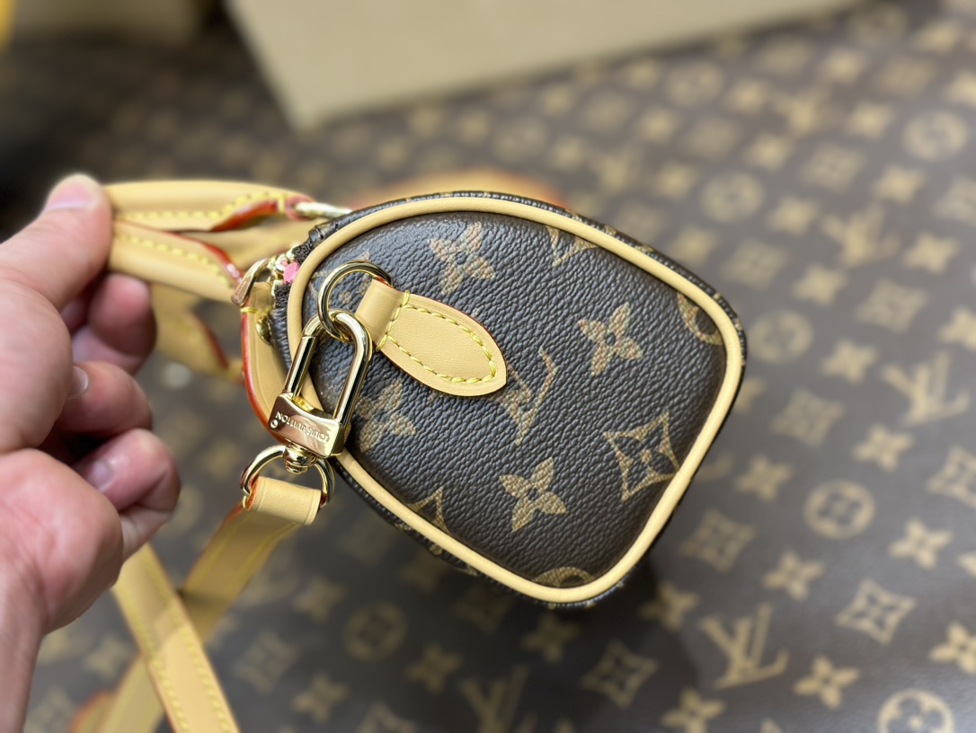 Valextra Classic Luxury Handbag Shoulder Crossbody Bag Ref 4