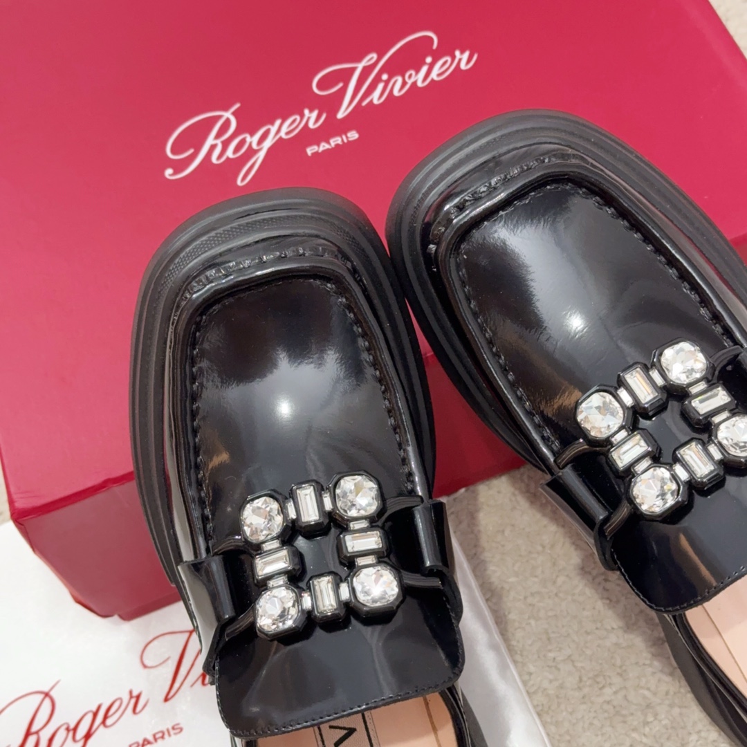 Roger Vivier RV全新walla viv系列