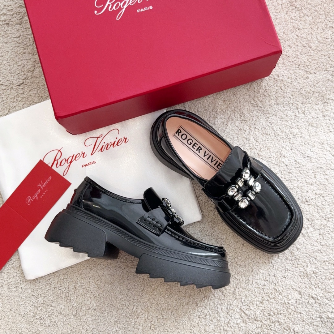 Roger Vivier RV全新walla viv系列