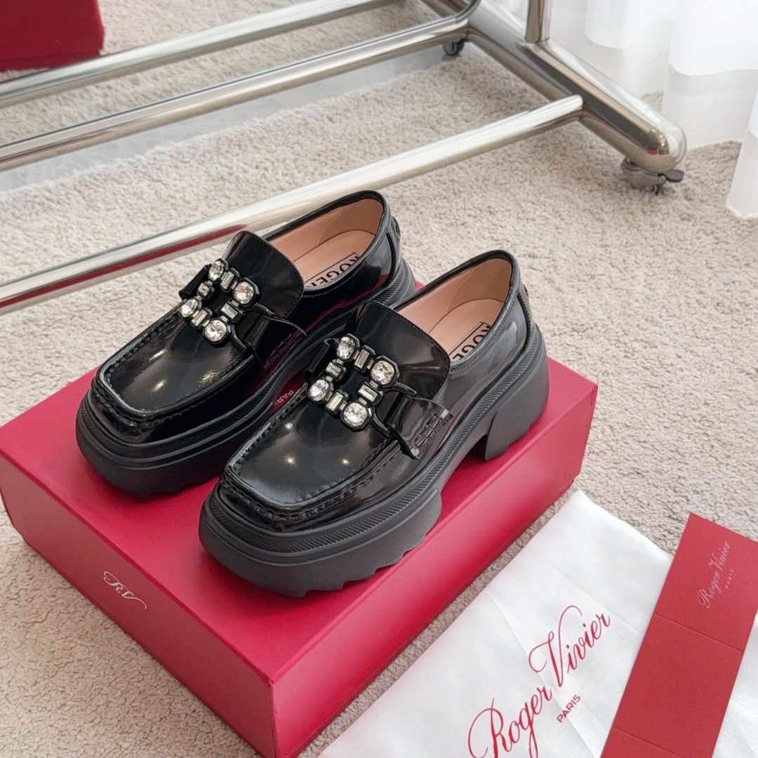 Roger Vivier RV全新walla viv系列