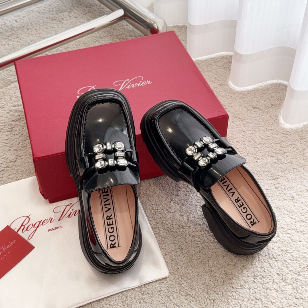 Roger Vivier RV全新walla viv系列