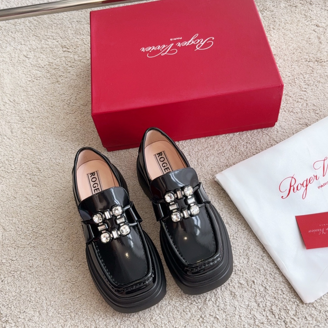 Roger Vivier RV全新walla viv系列